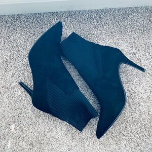 Guess Women's Ankle Sock Boot Heeled Pointed Toe 10M.